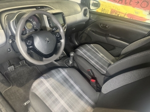 PEUGEOT 